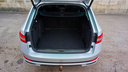 Škoda Superb combi 2.0 TDI 140 kW DSG+F1 SCOUT – foto 10